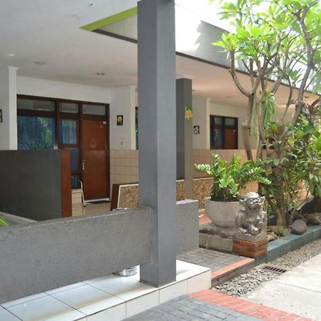 Hotel Aneka Baru Sleman  Buitenkant foto