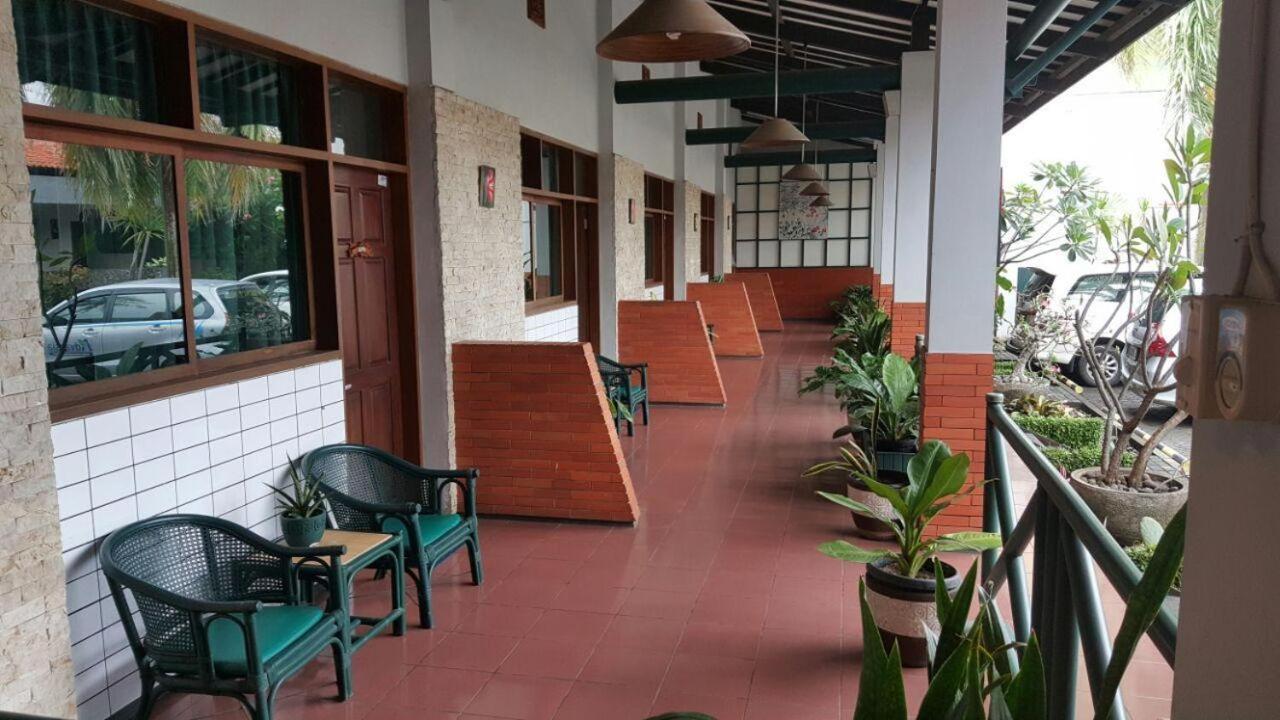 Hotel Aneka Baru Sleman  Buitenkant foto