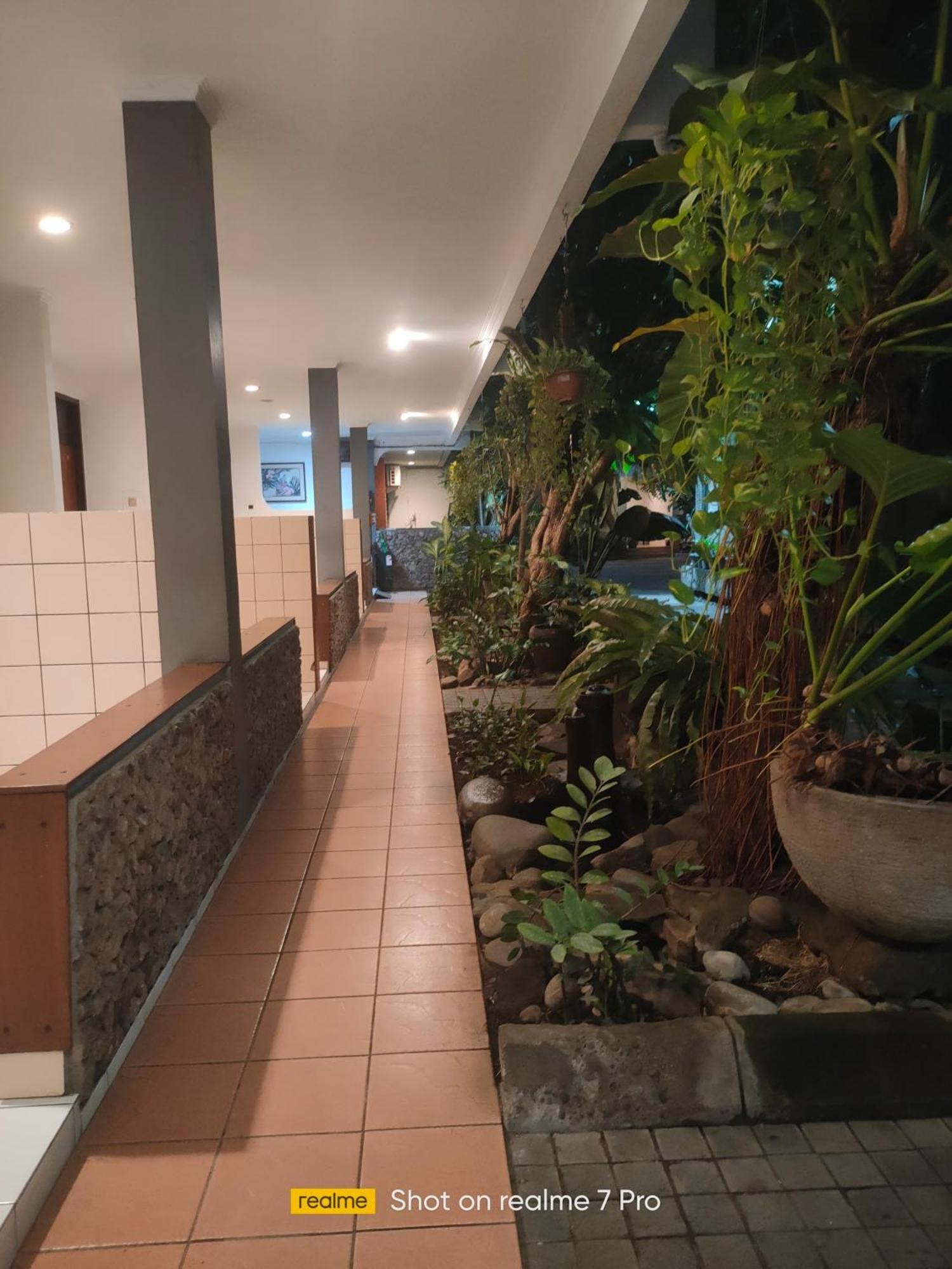 Hotel Aneka Baru Sleman  Buitenkant foto