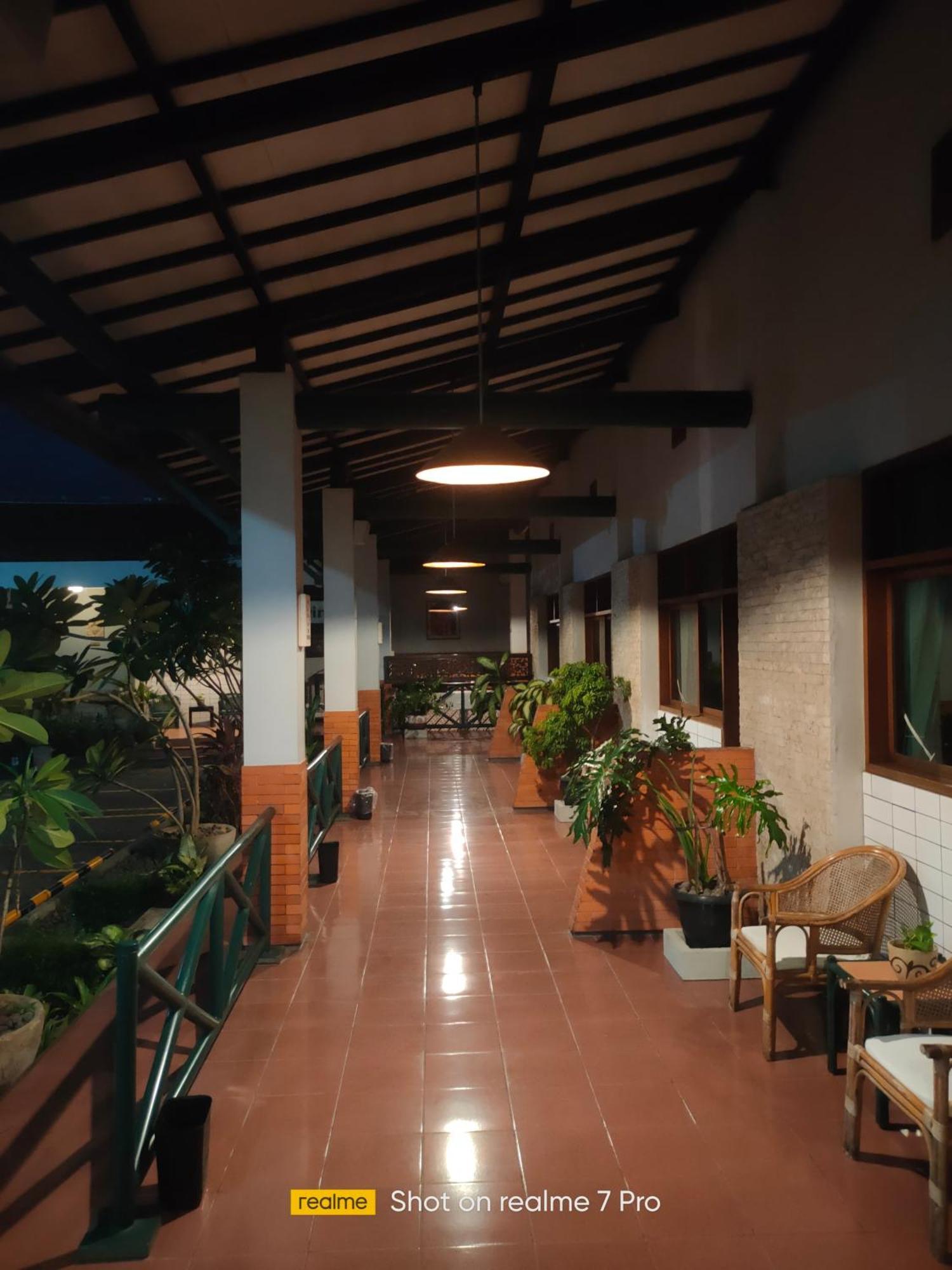 Hotel Aneka Baru Sleman  Buitenkant foto
