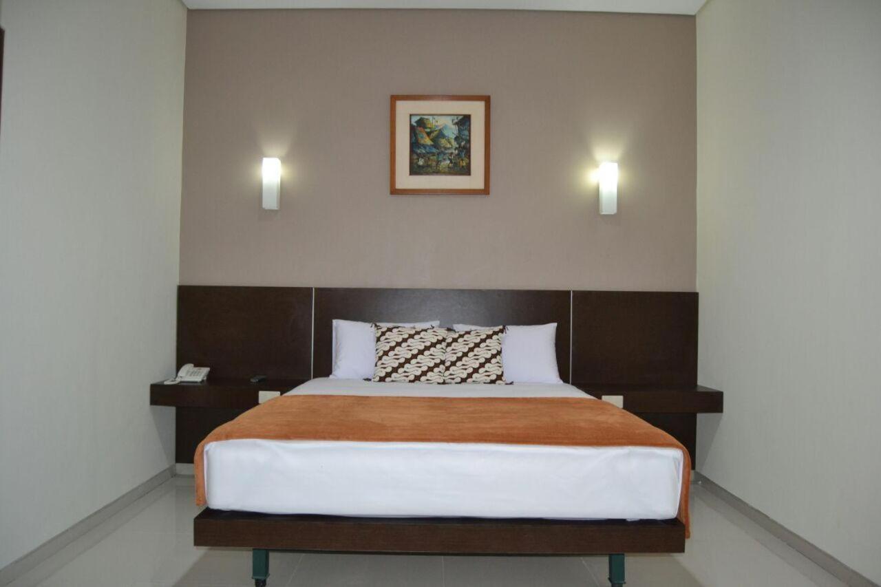 Hotel Aneka Baru Sleman  Buitenkant foto