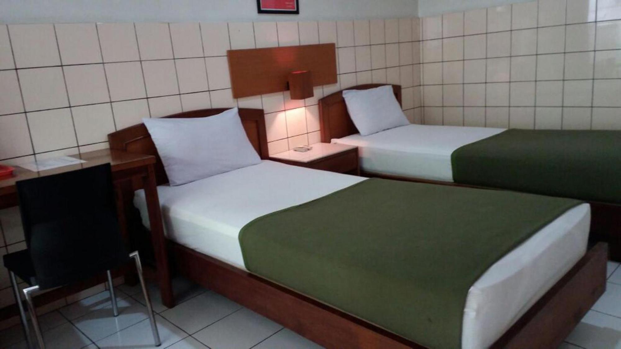 Hotel Aneka Baru Sleman  Buitenkant foto